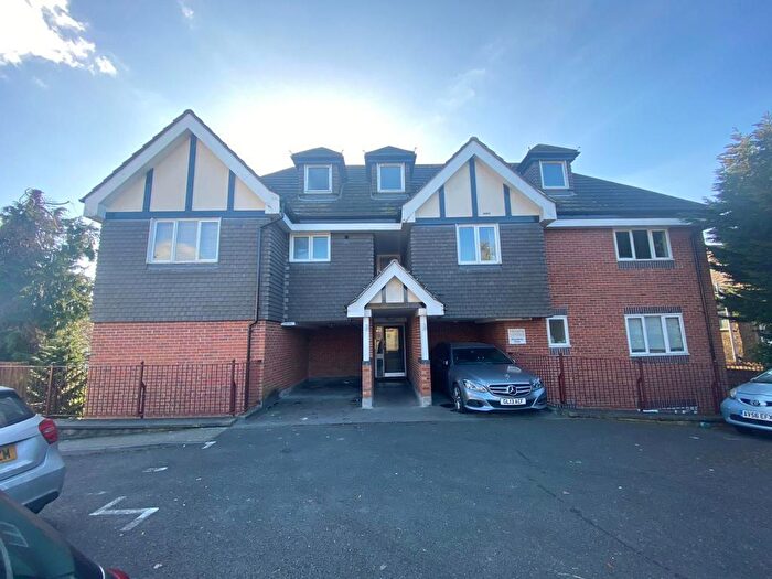 2 Bedroom Apartment To Rent In Chase Ridings, Enfield, EN2