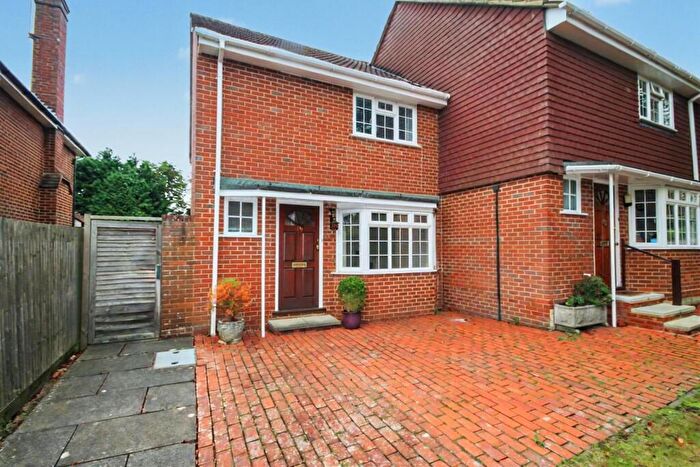 2 Bedroom End Of Terrace House For Sale In Lower Edgeborough Road, Guildford, GU1