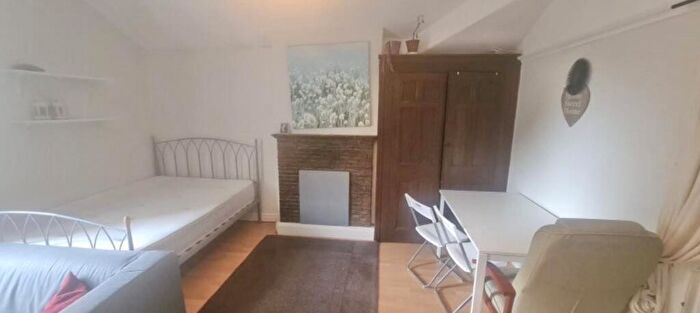 Studio To Rent In Headingley Lane, Leeds, West Yorkshire, LS6