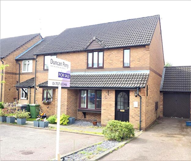 3 Bedroom End Of Terrace House For Sale In Laurel Fields, Potters Bar, EN6