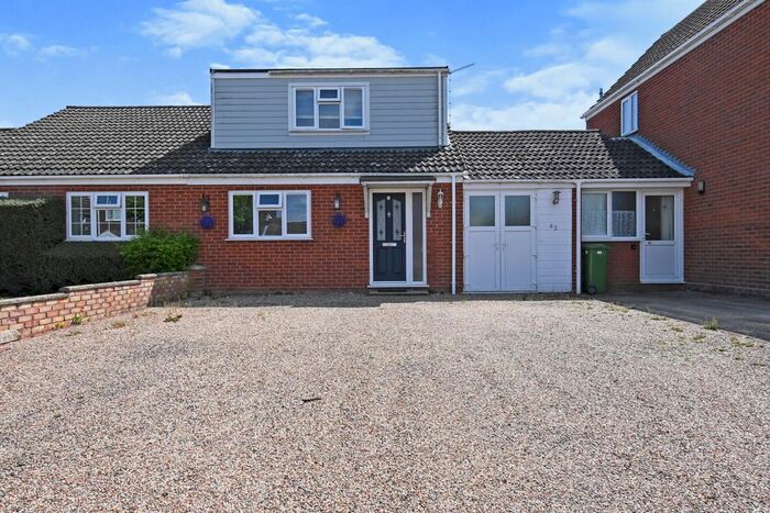 3 Bedroom Bungalow For Sale In Lark Rise, Mulbarton, Norwich, NR14