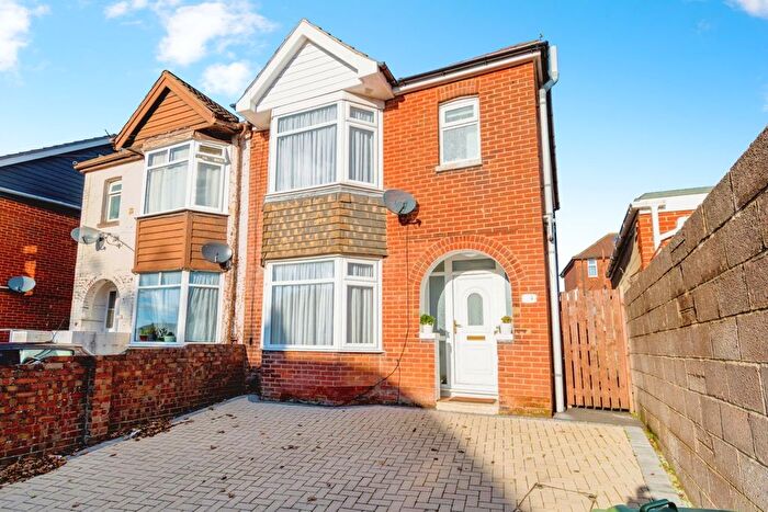 3 Bedroom Semi Detached House For Sale In Beech Road, Freemantle, Southampton, Hampshire, SO15