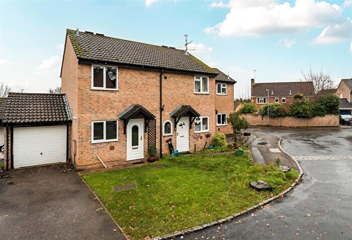 2 Bedroom End Terrace House For Sale In Petrel Close, Wokingham, Berkshire, RG41