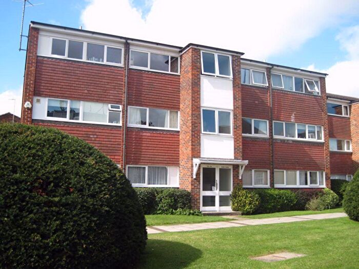 2 Bedroom Apartment To Rent In Elms Road, Wokingham, Berkshire, RG40