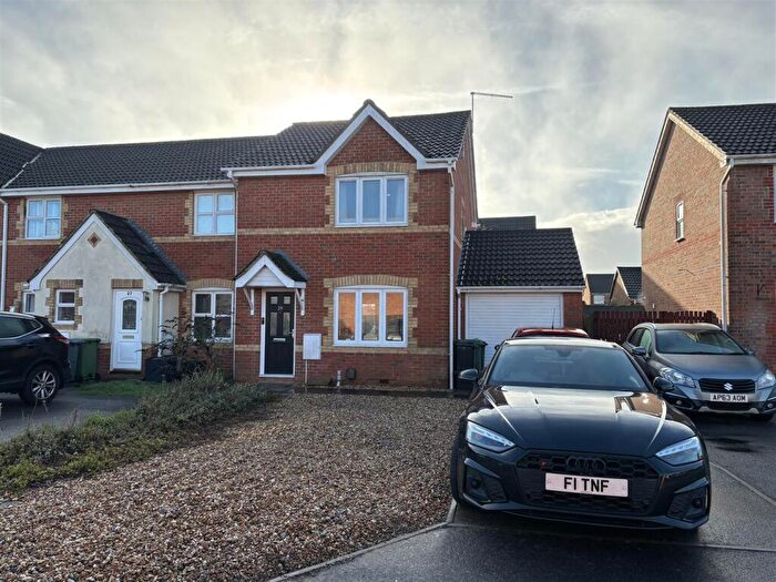 3 Bedroom End Of Terrace House For Sale In Daisy Close, Melksham, SN12