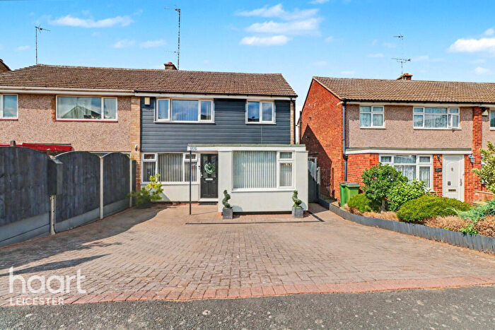 3 Bedroom Semi-Detached House For Sale In Packer Avenue, Leicester, LE3