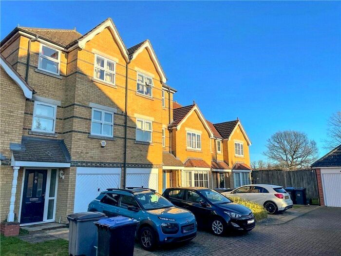 6 Bedroom Semi-Detached House To Rent In Nightingale Shott, Egham, Surrey, TW20