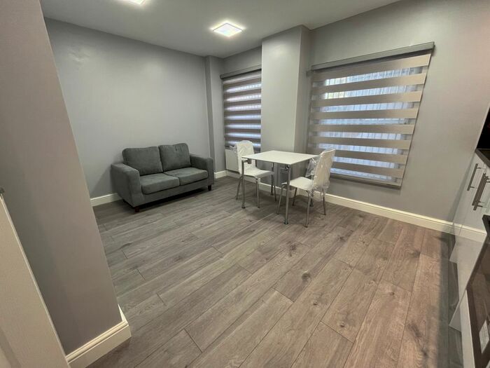 1 Bedroom Flat To Rent In The Burroughs, London, NW4