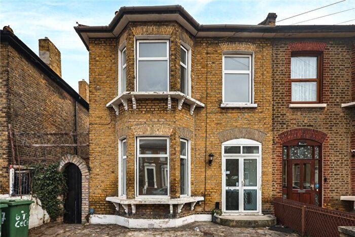4 Bedroom Semi-Detached House To Rent In Cecil Road, Plaistow, London, E13