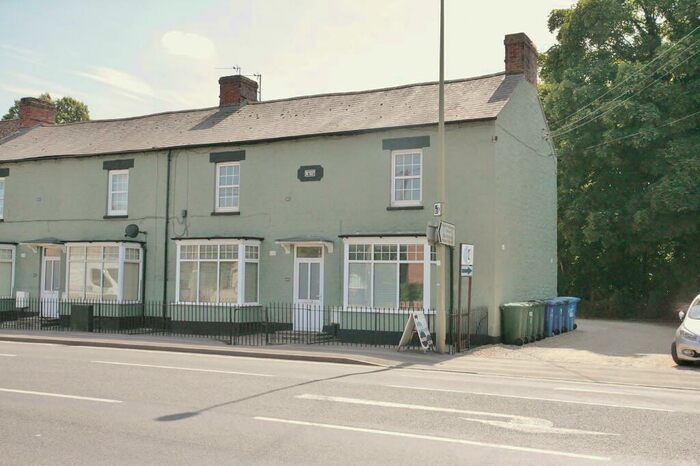 2 Bedroom Apartment To Rent In Banbury Road, Kidlington, Oxford, Oxford, OX5