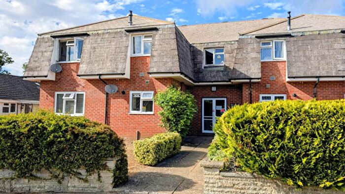 1 Bedroom Flat For Sale In Grovelands Court, Whitehill, Hampshire, GU35