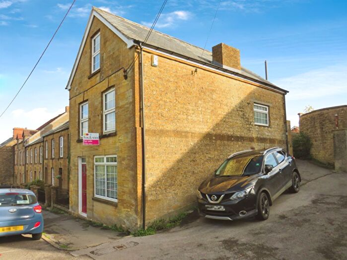 4 Bedroom End Of Terrace House For Sale In Hermitage Street, Crewkerne, TA18