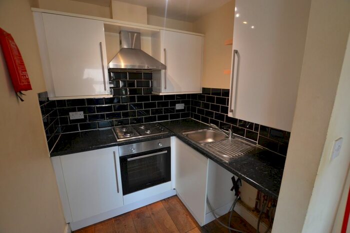 2 Bedroom Flat To Rent In Hoe Street, London, E17