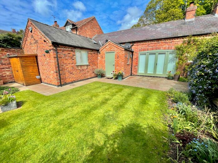 2 Bedroom Mews To Rent In Strawberry Court, Pickwell, LE14