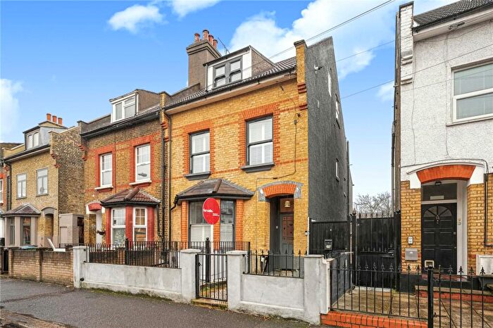 1 Bedroom Flat For Sale In Verulam Avenue, Walthamstow, London, E17