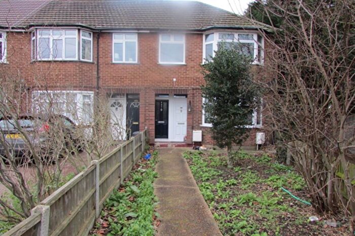 3 Bedroom Flat To Rent In Upper Brentwood Road, Romford, RM2