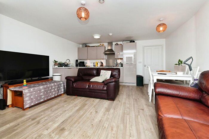 2 Bedroom Flat For Sale In Wharf Road, Chelmsford, Essex, CM2