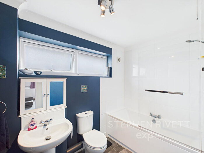 3 Bedroom Semi-Detached House For Sale In Winchester Close, Stowmarket, IP14