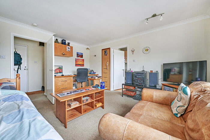 1 Bedroom Apartment For Sale In Cravells Road, Harpenden, Hertfordshire, AL5
