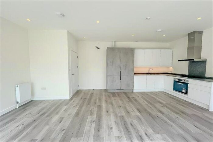 2 Bedroom Flat To Rent In Clive Lodge, Shirehall Lane, Hendon, NW4