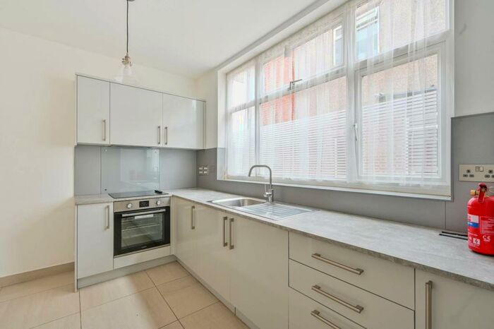 4 Bedroom Semi-Detached House To Rent In Crown Lane, London, , Southgate, London, N14