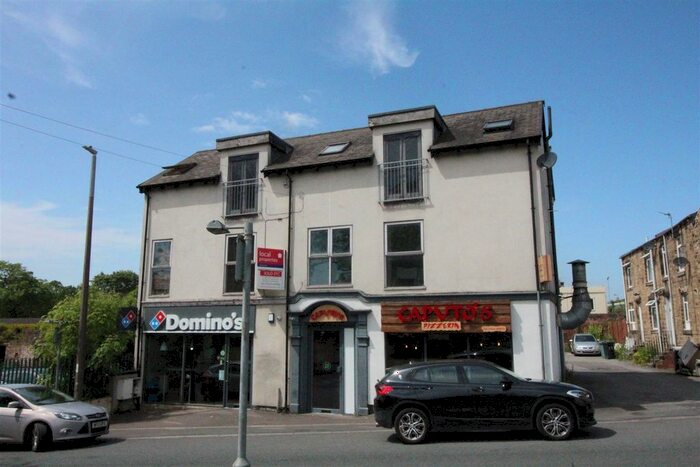 2 Bedroom Flat To Rent In Greenside, Heckmondwike, WF16