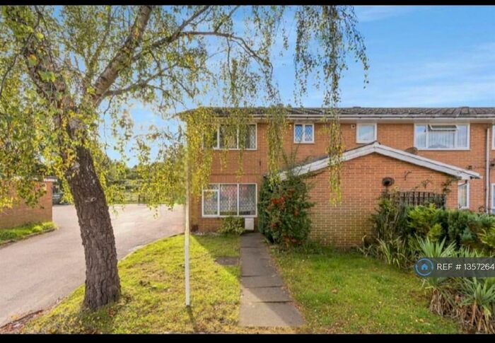 3 Bedroom End Of Terrace House To Rent In Edgefield Close, Redhill, RH1