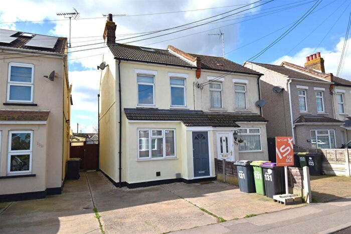 2 Bedroom Semi Detached House For Sale In Ashingdon Road, Rochford, SS4