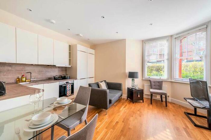 1 Bedroom Flat To Rent In Hamlet Gardens, Ravenscourt Park, W6