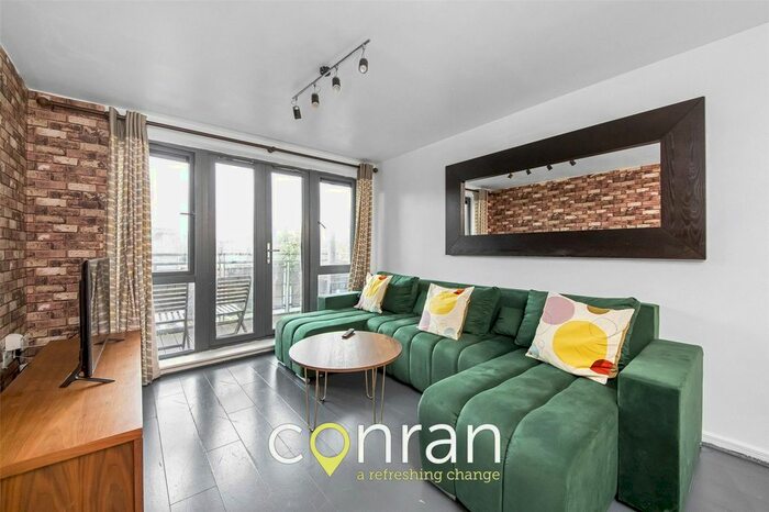 2 Bedroom Flat To Rent In Flat Lancaster House, Gunyard Mews, Shooters Hill, London, SE18