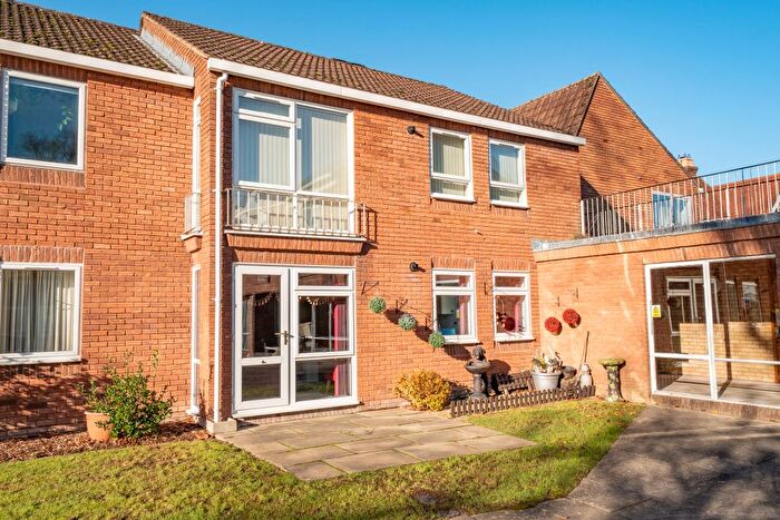 1 Bedroom Flat For Sale In The Beeches, Andover, SP10