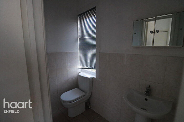 1 Bedroom Semi-Detached House To Rent In Walton Road, Hoddesdon, EN11