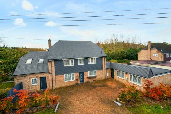 4 Bedroom Detached House For Sale In Mill Lane, Farnham, GU10