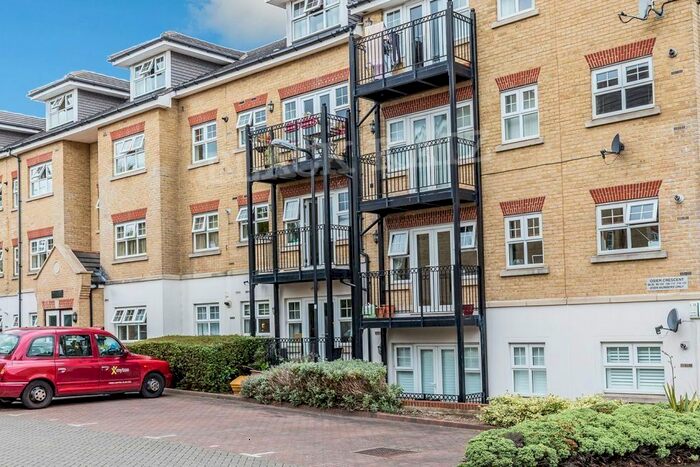 1 Bedroom Flat To Rent In Osier Crescent, London, N10
