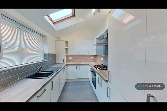 6 Bedroom Terraced House To Rent In Teversal Avenue, Nottingham, NG7