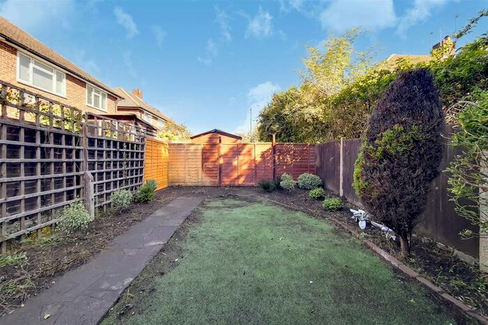 3 Bedroom Flat To Rent In Hanworth Road, Hounslow, TW4