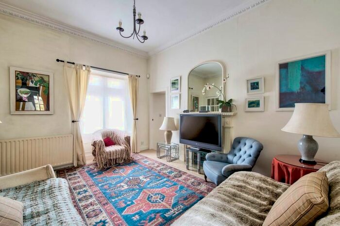2 Bedroom Flat To Rent In Dalkeith Road, Edinburgh, EH16