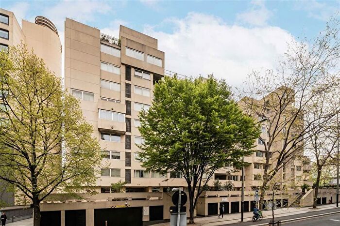 1 Bedroom Flat For Sale In Upper Ground, London Bridge, SE1