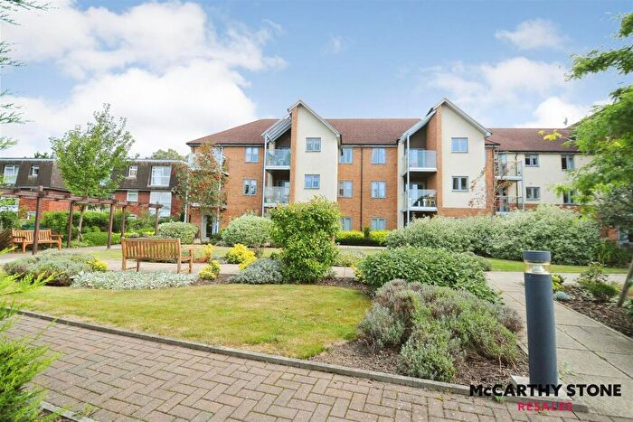 2 Bedroom Apartment For Sale In Eleanor House, London Road, St. Albans, AL1