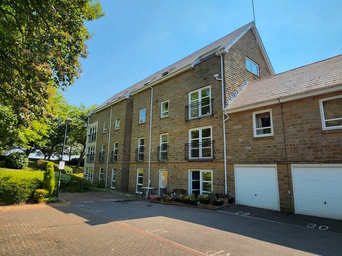 2 Bedroom Flat To Rent In Albert Promenade, Halifax, HX3