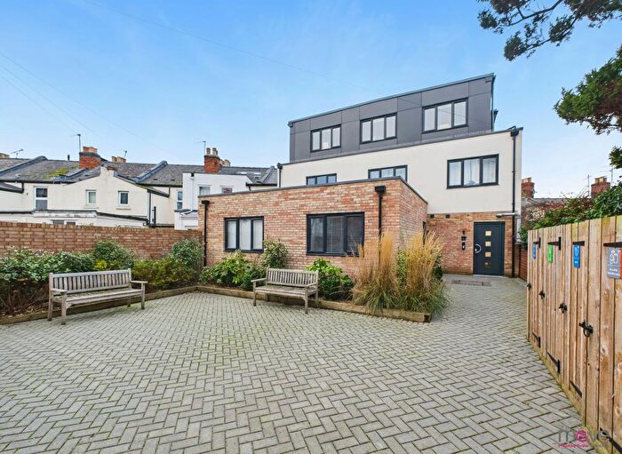 1 Bedroom Flat For Sale In Knapp Road, Cheltenham, GL50