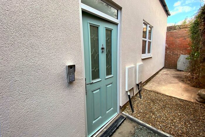 2 Bedroom Apartment To Rent In Flat, Chapel Court, Market Place, Hornsea, East Riding Of Yorkshire, HU18