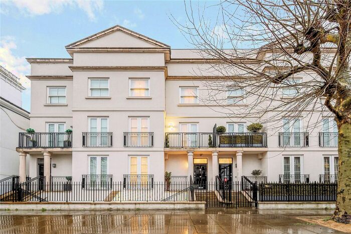 6 Bedroom Terraced House To Rent In St. Peters Square, London, W6