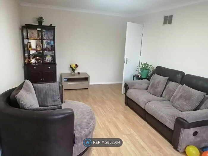 2 Bedroom Flat To Rent In Sycamore Manor, Wallington, SM6