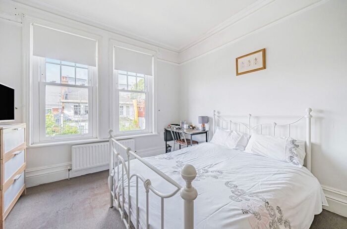 2 Bedroom Flat For Sale In Queensthorpe Road, Sydenham, SE26