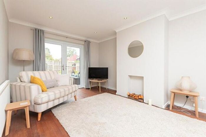 3 Bedroom Chalet For Sale In Cheshunt Close, Meopham, Gravesend, DA13