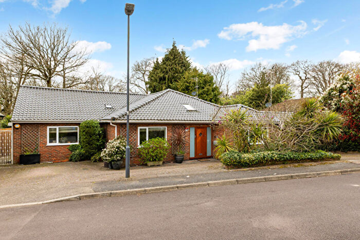 3 Bedroom Bungalow For Sale In Fallowfield, Stanmore, HA7