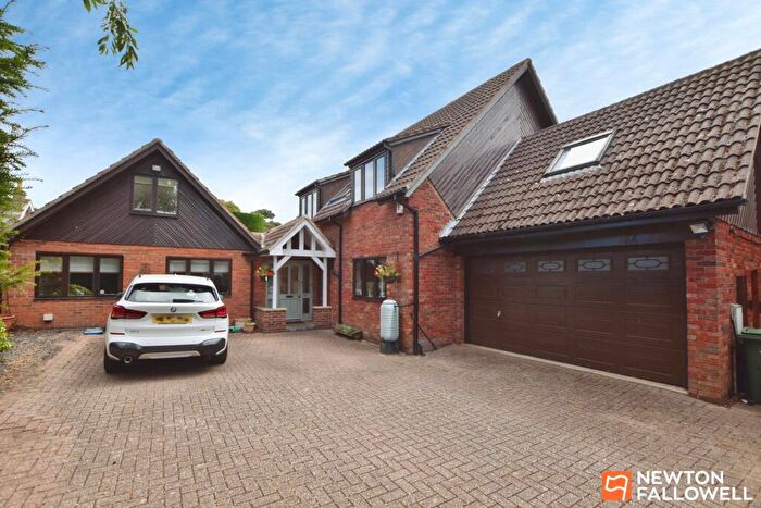 6 Bedroom Detached House For Sale In Barrow Road, Burton-On-The-Wolds, LE12