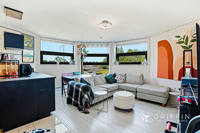 2 Bedroom Flat For Sale In Hogg Lane, Grays, RM17