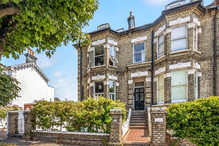 2 Bedroom Flat For Sale In Goldstone Villas, Hove, BN3